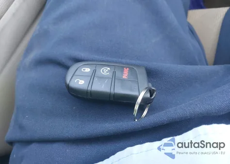 2016 Jeep Renegade Latitude из США, поврежденный, VIN ZACCJABT3GPD75621